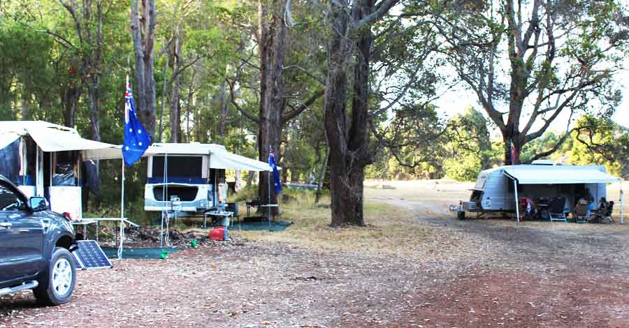 Glenbrook Camping - images of camping areas, facilities and bushland